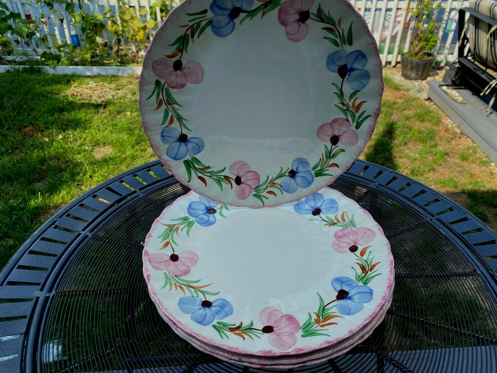 4 Dinner Plates In Sweet Pea By Blue Ridge Southern Pottery Excellent Condition!