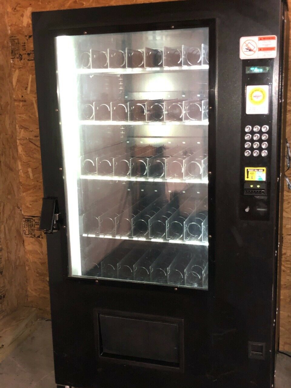 Ams Outsider Cold Drink Water Soda Vending Machine Glass Front Led