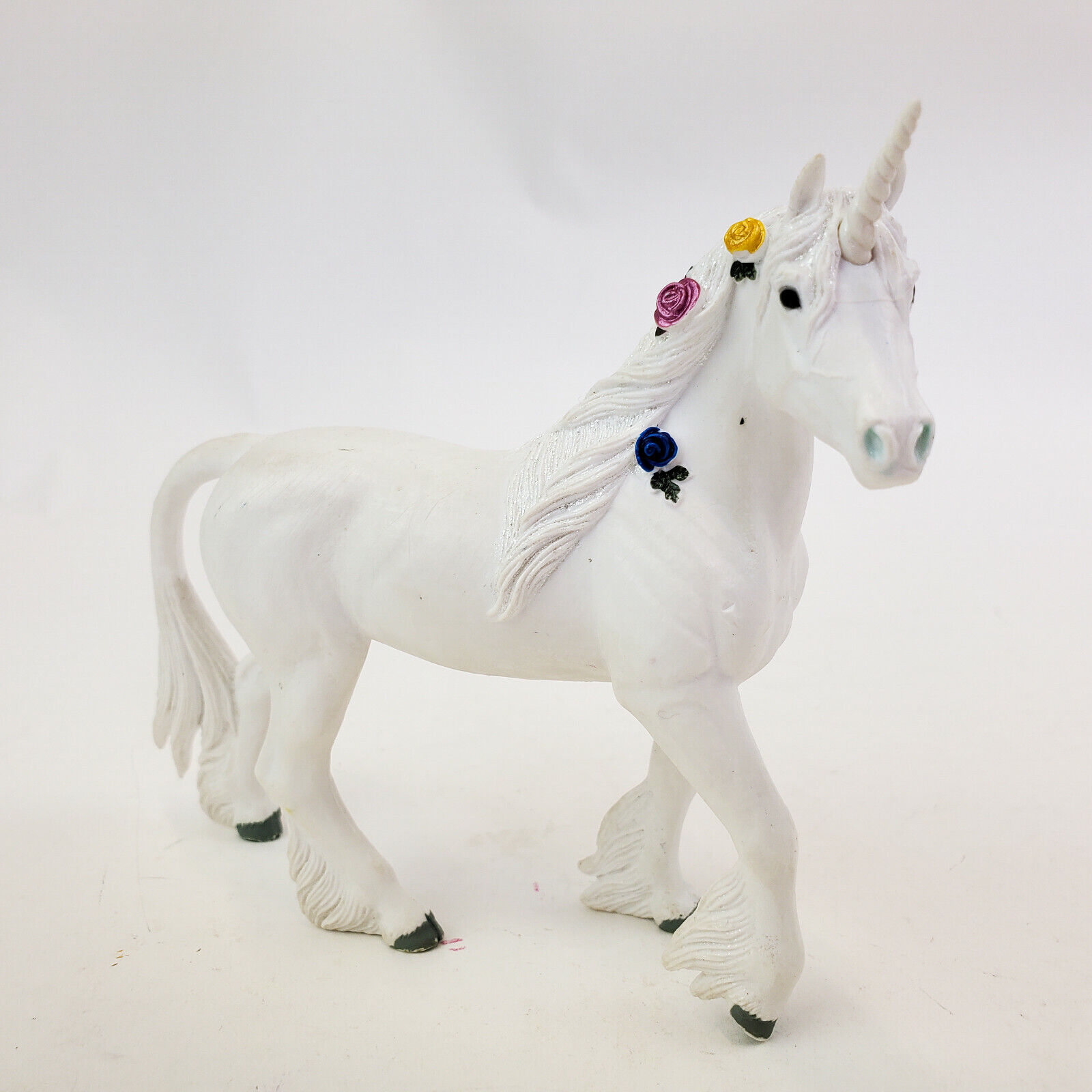 2008 Safari Ltd. Mythical Realms White Unicorn Horse With Flowers Figure